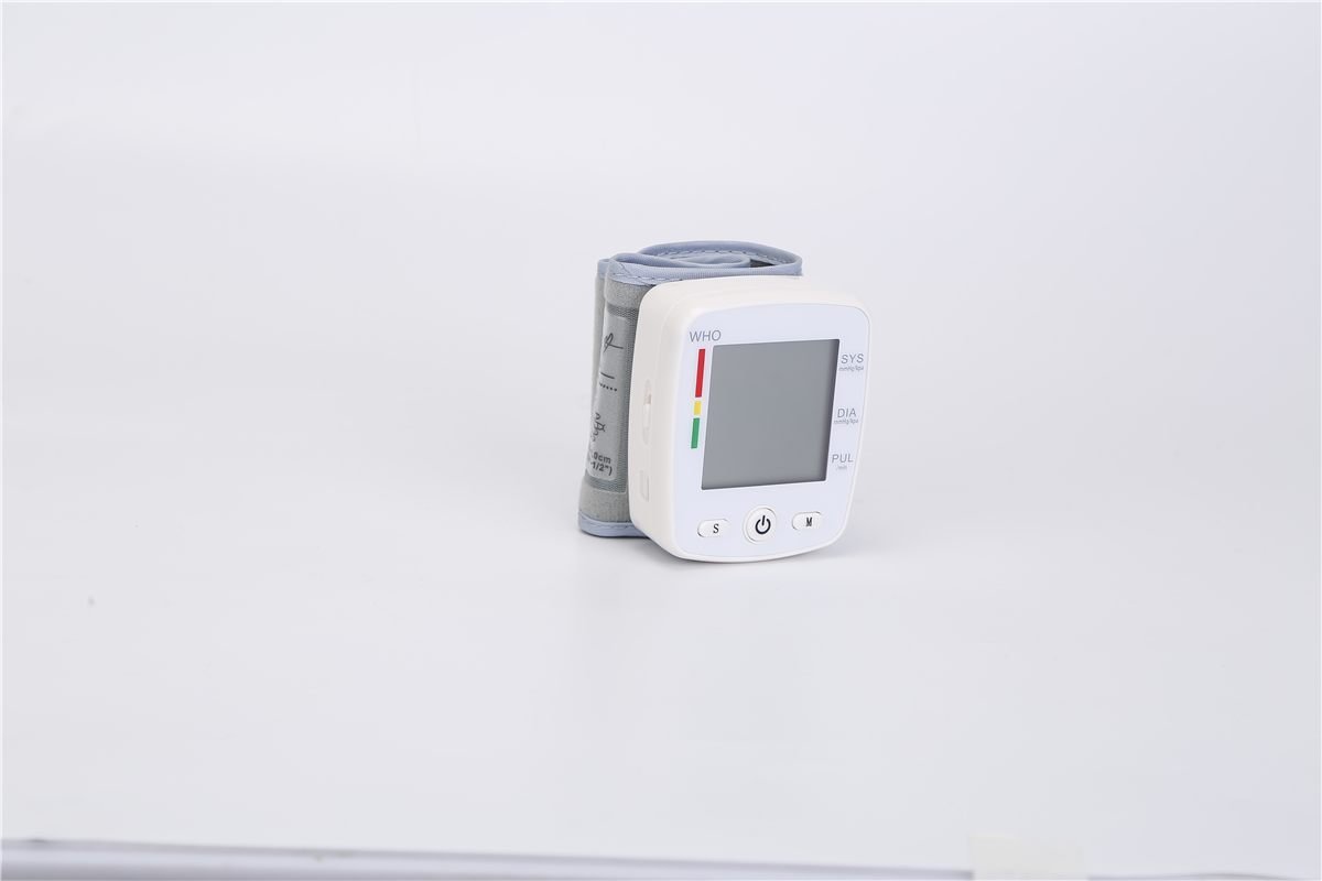 Aisivo Wrist Blood Pressure Monitor with 90x2 Memory - detail view 2